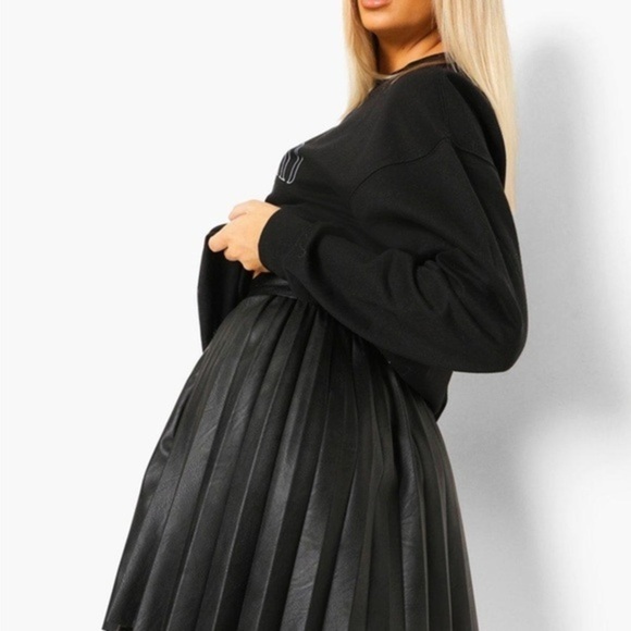 BOOHOO FAUX LEATHER PU PLEATED TENNIS MINI SKIRT SIZE 8UK 4US - Picture 2 of 10
